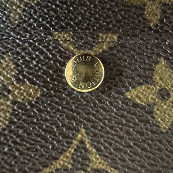 Authentic Louis Vuitton Sarah Wallet EUC - Picture 7 of 11